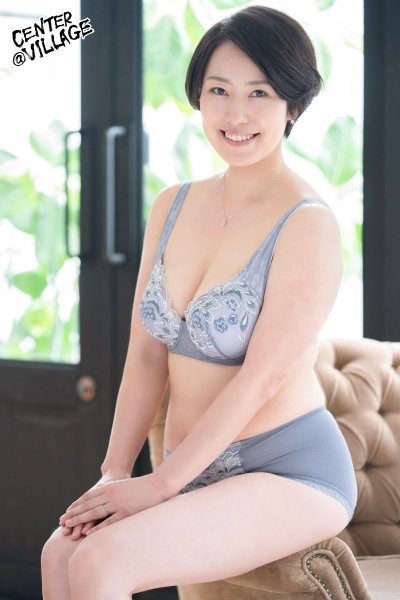 若チン好きの白肌美人妻《桃山ちとせ》40歳。 あの元気な肉棒が忘れられずAV界へ…『初撮り人妻ドキュメント』