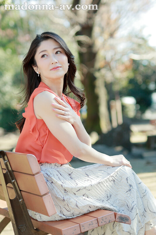 「夫を見返したい！」超絶美顔のアラフォー人妻《春谷美雨》40歳 AV DEBUT