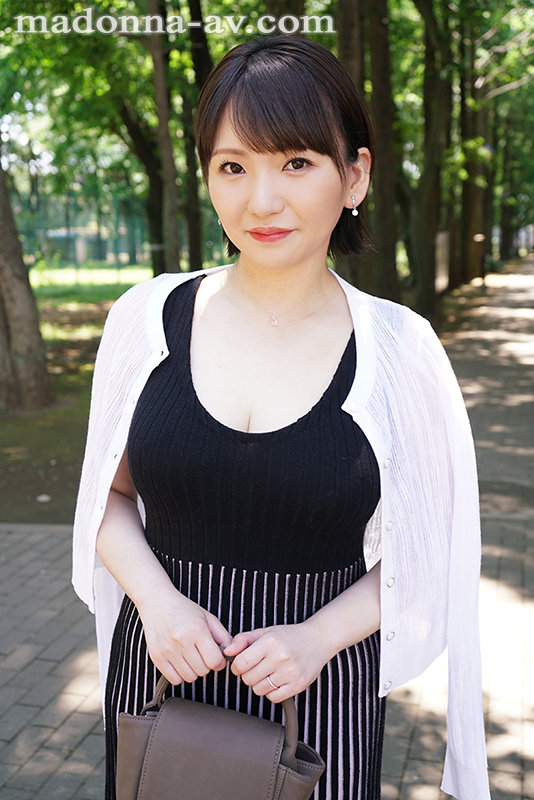 ミステリアスな魅力に引き込まれるIカップ人妻《小笠原るい》36歳 。プロ級のエロテクでAV DEBUT!!