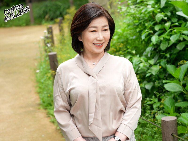 上田ゆき乃さん58歳。今年で結婚30年目を迎える三児の母にして自ら英会話教室を営む女社長。「AV男優とエッチしてみたい」