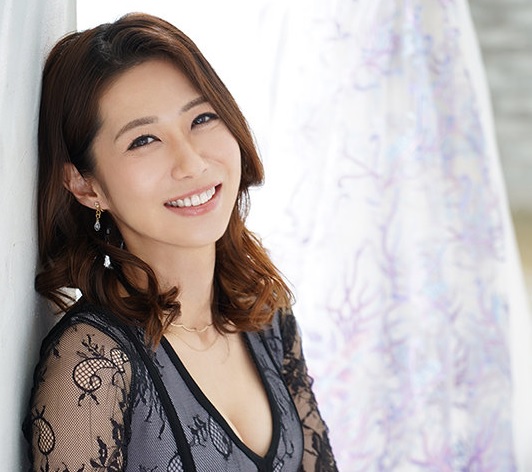 ペニスが好きすぎて挿入したらまるで別人。人妻 長嶋沙央梨34歳 AV Debut